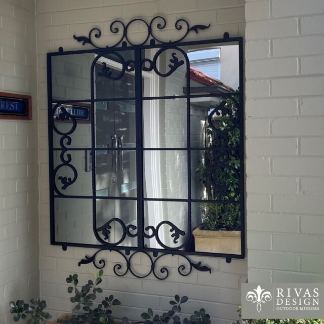 The Rivas Design Scrolled Gate mirror styles a front-entry alcove beautifully.⁠
Need help with styling your outdoor spaces - Let us know.⁠
#outdoormirrors #stylingoutdoorspaces #landscapedesign